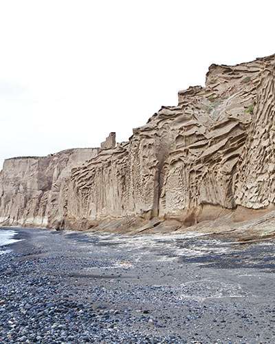 2-beaches-santorini-location-maison-dalidaz-village-santorini-house-vothonas.jpg